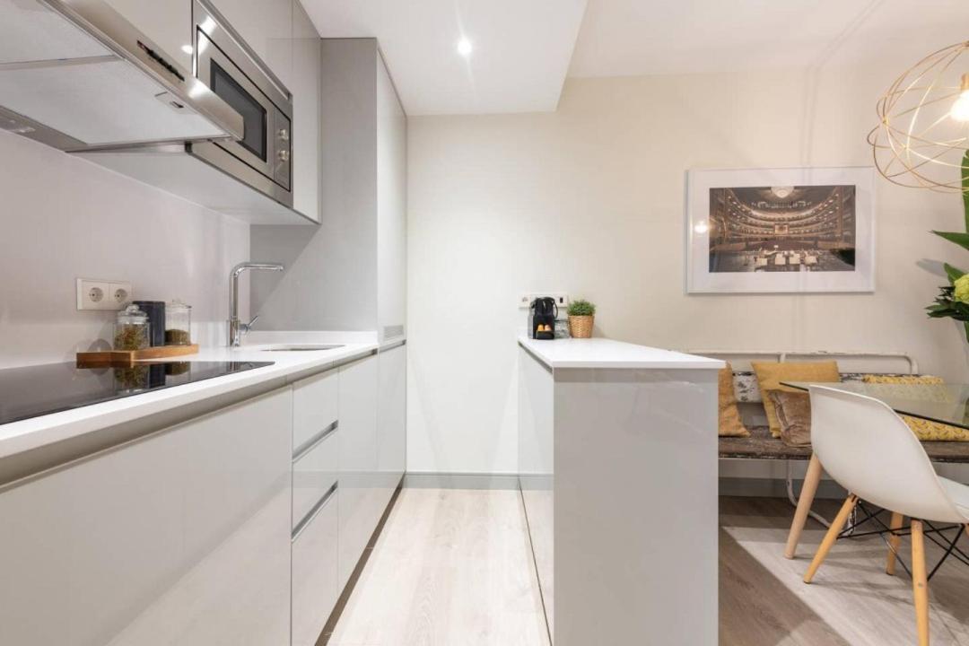 Sophisticated Brand New Flat Lägenhet Madrid Exteriör bild